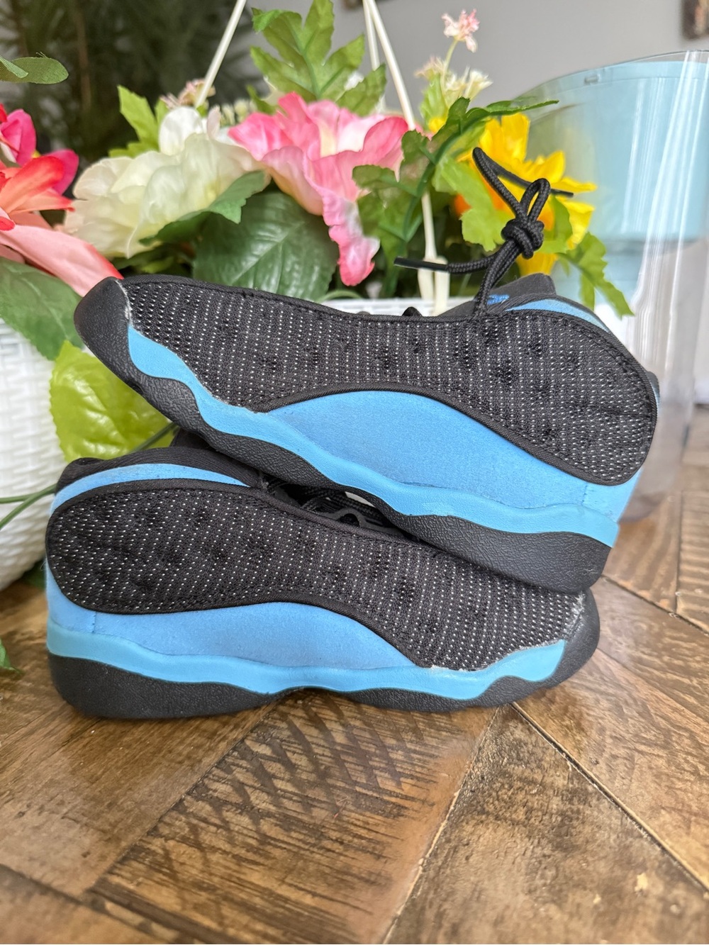 Jordan Kids Black and Turquoise Low-Top Sneakers - Picture 4 of 7